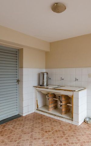 Casa à venda com 350m², 5 quartos e 8 vagasÁrea de Serviço 2