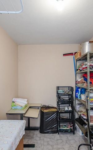 Casa à venda com 350m², 5 quartos e 8 vagasQuarto de Serviço