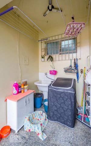 Casa à venda com 350m², 5 quartos e 8 vagasÁrea de Serviço