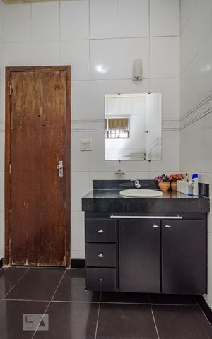 Casa à venda com 350m², 5 quartos e 8 vagasBanheiro Social 1