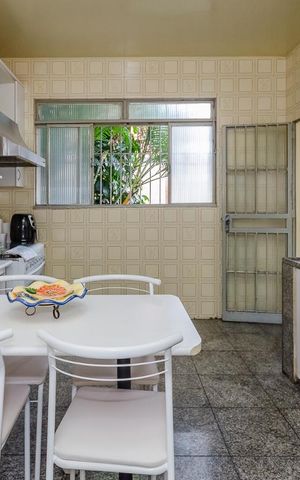 Casa à venda com 350m², 5 quartos e 8 vagasCozinha