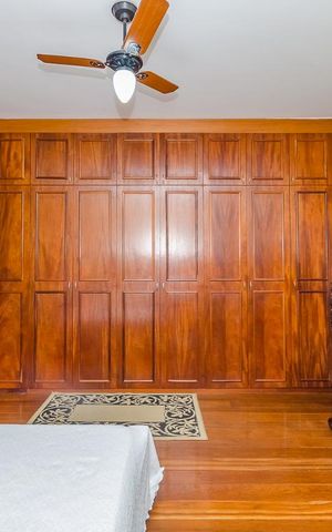 Casa à venda com 350m², 5 quartos e 8 vagasSuíte