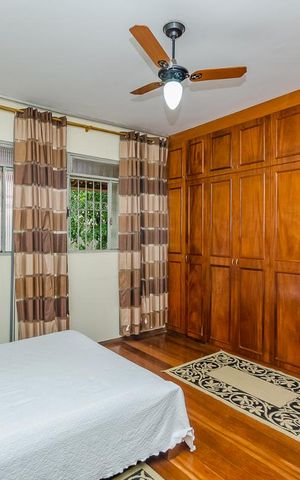 Casa à venda com 350m², 5 quartos e 8 vagasSuíte