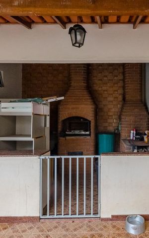 Casa à venda com 350m², 5 quartos e 8 vagasÁrea Gourmet