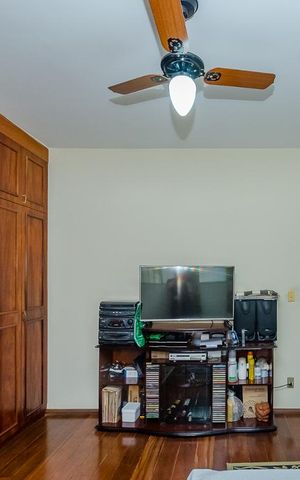 Casa à venda com 350m², 5 quartos e 8 vagasSuíte