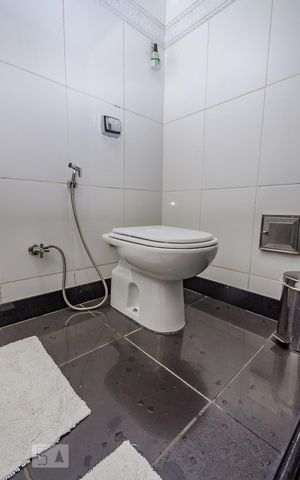 Casa à venda com 350m², 5 quartos e 8 vagasBanheiro Social 1