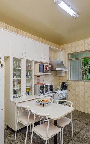 Casa à venda com 350m², 5 quartos e 8 vagasCozinha