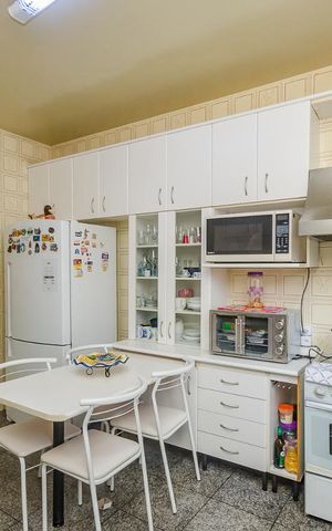 Casa à venda com 350m², 5 quartos e 8 vagasCozinha