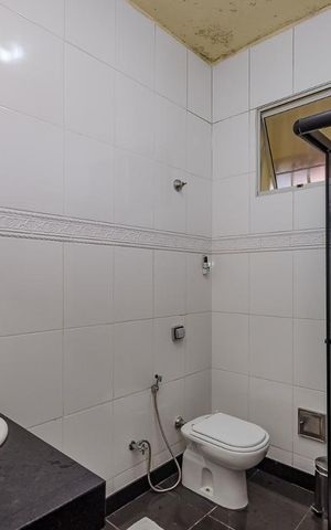 Casa à venda com 350m², 5 quartos e 8 vagasBanheiro Social 1