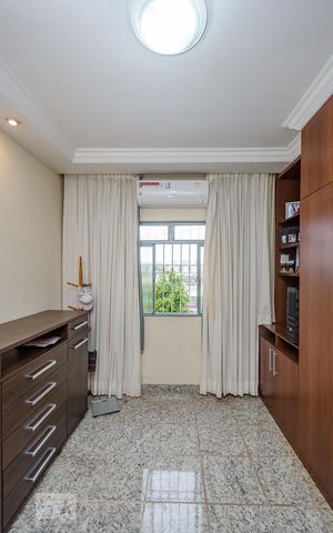 Casa à venda com 350m², 5 quartos e 8 vagasQuarto 4
