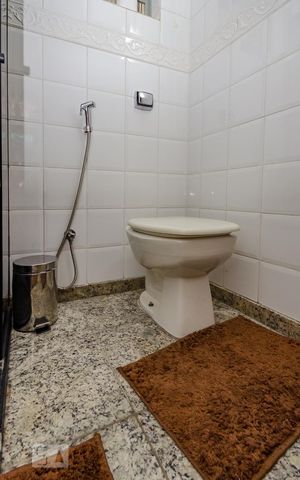 Casa à venda com 350m², 5 quartos e 8 vagasBanheiro Social 2