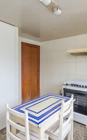 Casa à venda com 350m², 5 quartos e 8 vagascozinha piso inferior
