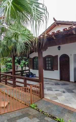 Casa à venda com 350m², 5 quartos e 8 vagasVaranda da Sala - Garagem