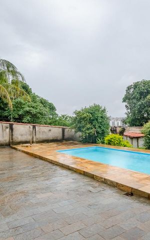 Casa à venda com 350m², 5 quartos e 8 vagasÁrea Externa