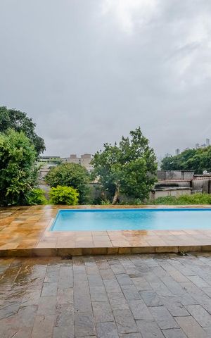 Casa à venda com 350m², 5 quartos e 8 vagasÁrea Externa
