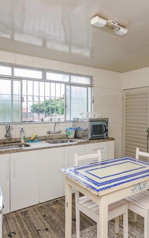 Casa à venda com 350m², 5 quartos e 8 vagascozinha piso inferior