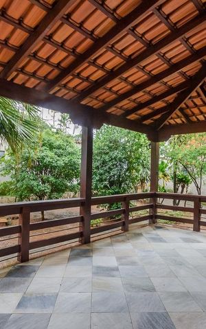 Casa à venda com 350m², 5 quartos e 8 vagasVaranda da Sala - Garagem