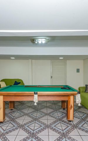 Casa à venda com 350m², 5 quartos e 8 vagasSala 3 piso inferior