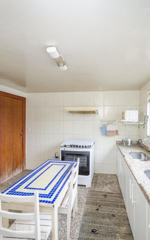Casa à venda com 350m², 5 quartos e 8 vagascozinha piso inferior