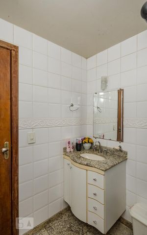 Casa à venda com 350m², 5 quartos e 8 vagasBanheiro Social 2
