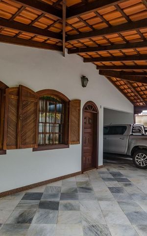 Casa à venda com 350m², 5 quartos e 8 vagasVaranda da Sala - Garagem
