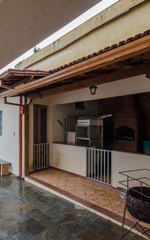 Casa à venda com 350m², 5 quartos e 8 vagasÁrea Externa