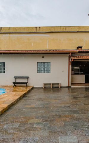 Casa à venda com 350m², 5 quartos e 8 vagasÁrea Externa