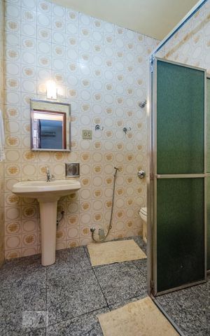 Casa à venda com 350m², 5 quartos e 8 vagasBanheiro da Suíte