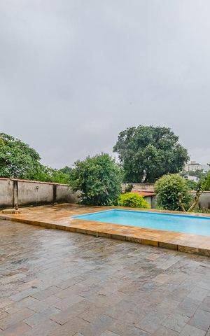 Casa à venda com 350m², 5 quartos e 8 vagasÁrea Externa