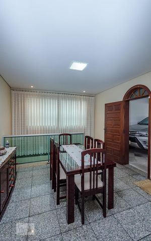 Casa à venda com 350m², 5 quartos e 8 vagasSala 2
