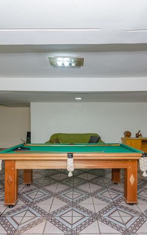 Casa à venda com 350m², 5 quartos e 8 vagasSala 3 piso inferior