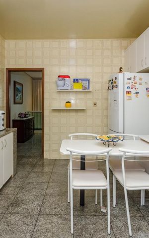 Casa à venda com 350m², 5 quartos e 8 vagasCozinha