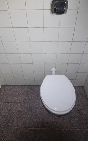 Casa à venda com 261m², 2 quartos e 2 vagasBanheiro social
