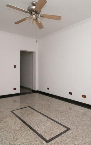 Casa à venda com 160m², 2 quartos e 2 vagas Casa à venda com 160m², 2 quartos e 2 vagasSala