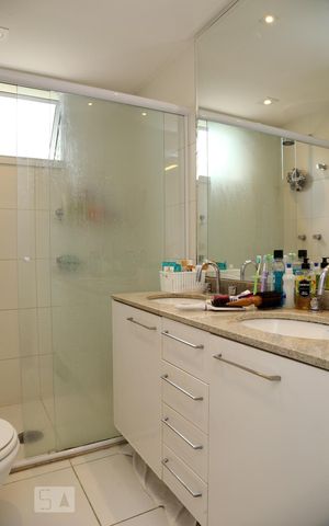 Apartamento à venda com 142m², 4 quartos e 2 vagasBanheiro da Suíte 4