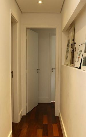 Apartamento à venda com 142m², 4 quartos e 2 vagasCorredor 