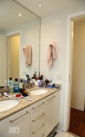 Apartamento à venda com 142m², 4 quartos e 2 vagasBanheiro da Suíte 4