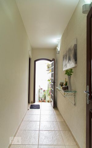 Casa à venda com 149m², 3 quartos e 2 vagas Casa à venda com 149m², 3 quartos e 2 vagasCorredor externo