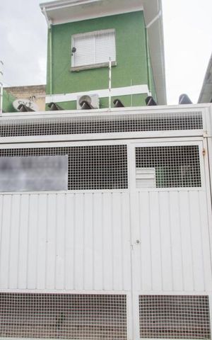Casa à venda com 131m², 3 quartos e 2 vagasFachada