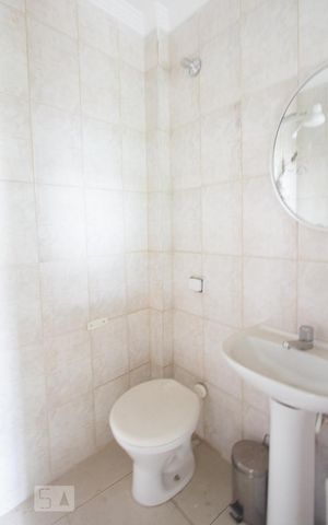 Casa à venda com 131m², 3 quartos e 2 vagasBanheiro de Serviço
