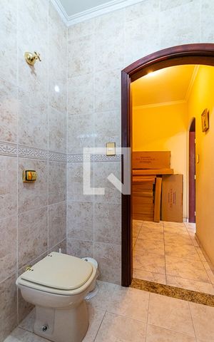 Casa à venda com 360m², 3 quartos e 6 vagas Casa à venda com 360m², 3 quartos e 6 vagasLavabo