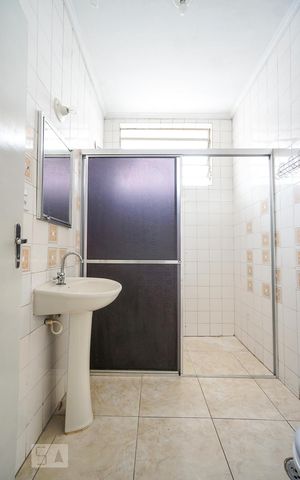 Casa para alugar com 100m², 2 quartos e 2 vagas Casa para alugar com 100m², 2 quartos e 2 vagasBanheiro