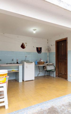Casa à venda com 190m², 3 quartos e 2 vagas Casa à venda com 190m², 3 quartos e 2 vagasÁrea de serviço