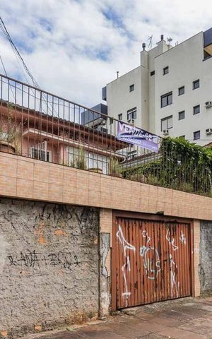 Casa à venda com 200m², 4 quartos e 2 vagas Casa à venda com 200m², 4 quartos e 2 vagasFachada