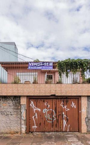 Casa à venda com 200m², 4 quartos e 2 vagas Casa à venda com 200m², 4 quartos e 2 vagasFachada
