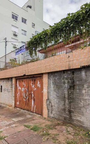 Casa à venda com 200m², 4 quartos e 2 vagas Casa à venda com 200m², 4 quartos e 2 vagasFachada