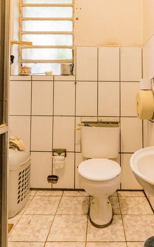 Casa à venda com 200m², 4 quartos e 2 vagas Casa à venda com 200m², 4 quartos e 2 vagasBanheiro