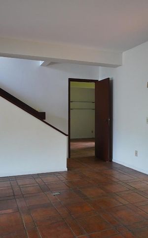 Casa para alugar com 238m², 4 quartos e 2 vagasSala