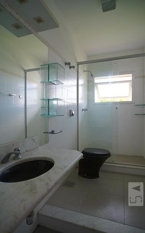 Casa para alugar com 238m², 4 quartos e 2 vagasBanheiro Corredor