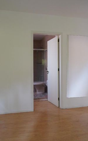 Casa para alugar com 238m², 4 quartos e 2 vagasSuite